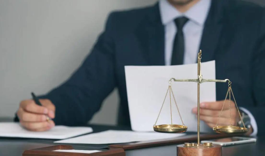 人在国外可以委托律师办理离婚吗？深圳涉外离婚律师价格多少