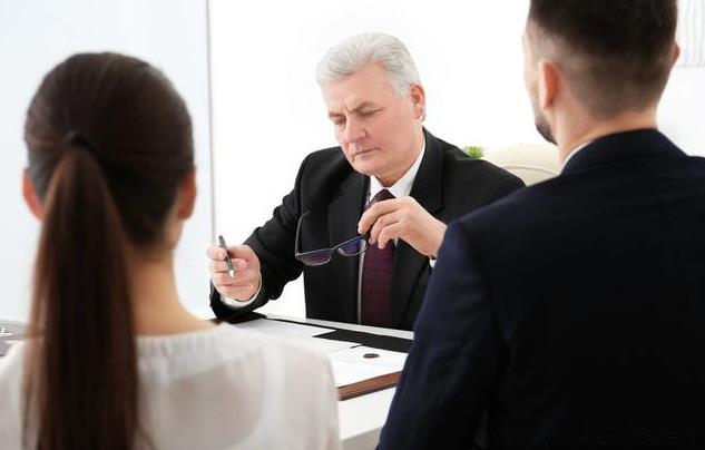 外地户口在深圳可以离婚吗？深圳办理离婚律师哪个好