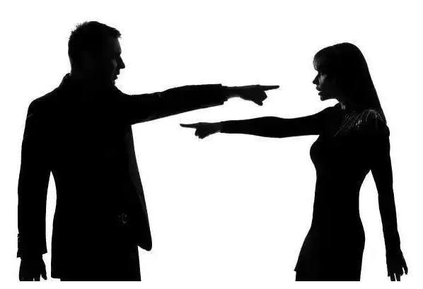 给了彩礼后女方悔婚应该退还多少？深圳请离婚律师哪个好